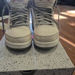 Air Jordan 5 Retro SE Craft.